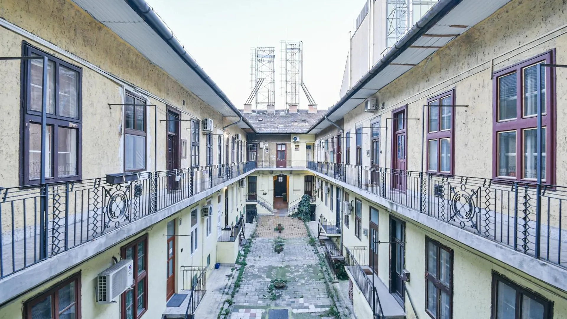 Peaceful Soho Apartment بودابست